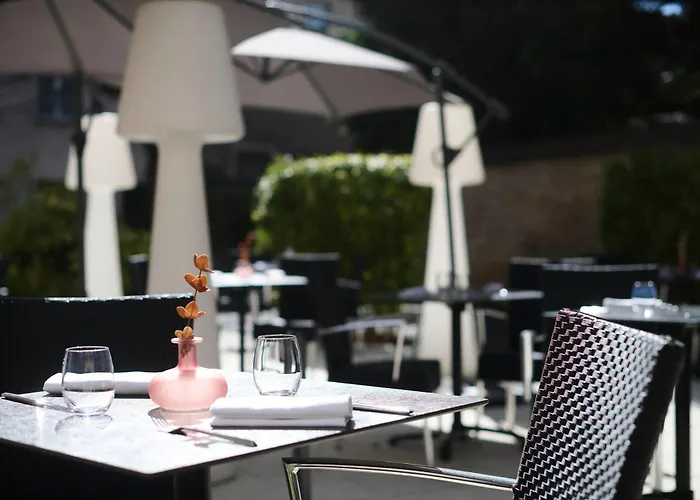  Maison Philippe Le Bon , Restaurant & Bar Le 19