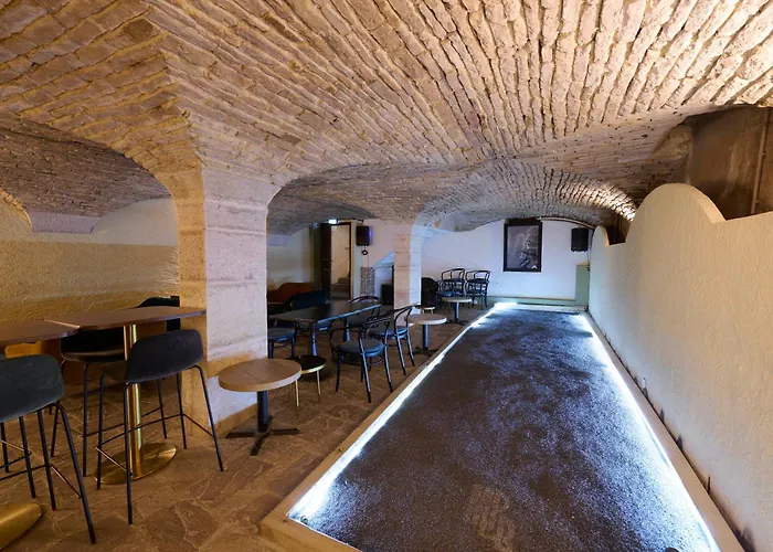  Maison Philippe Le Bon , Restaurant & Bar Le 19