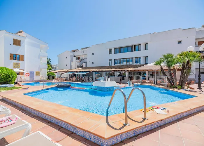 Cheap hotels Flora