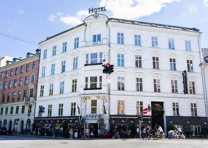 In Luxury hotels Babette Guldsmeden