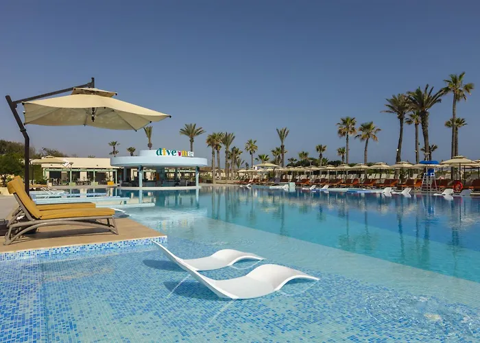 Hilton Skanes Beach