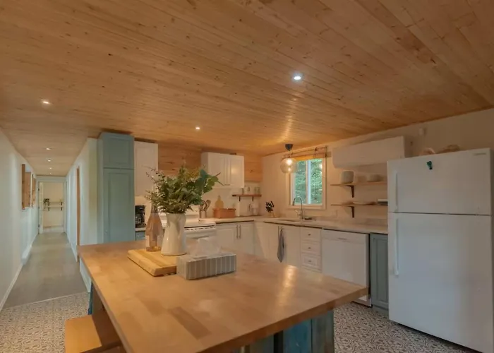 Riverfront Getaway With Hot Tub And Scenic Views