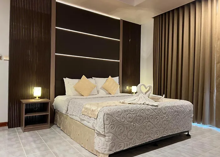 Dog friendly hotels Linaw Beach