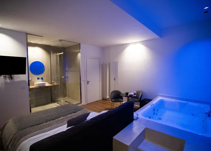 Four Luxury Suite
