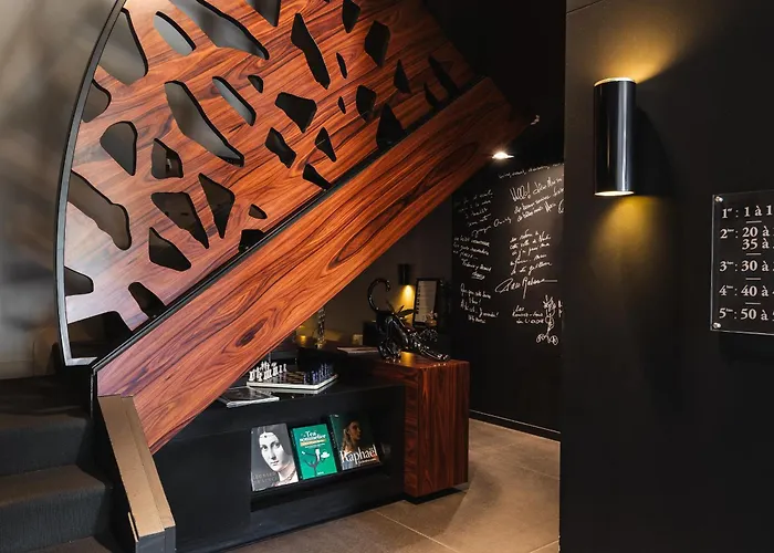 L - Face Au Château - Boutique Et Séminaires