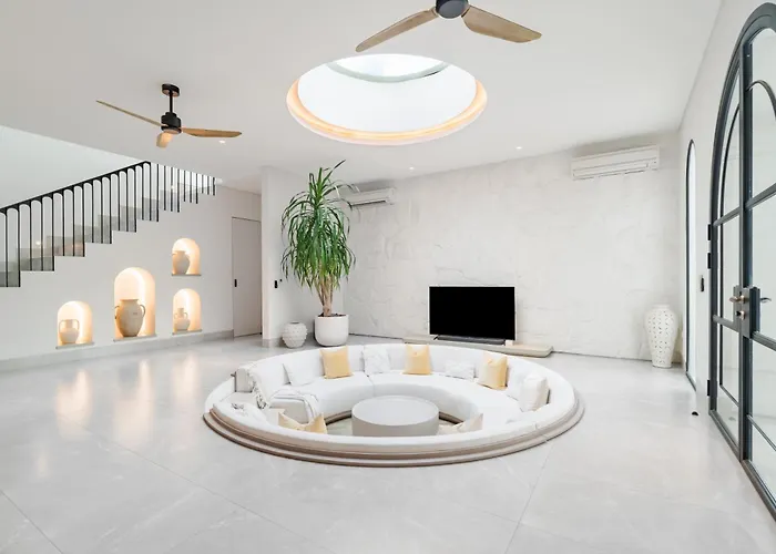 5 Bedrooms Luxury Casa Contenta Canggu