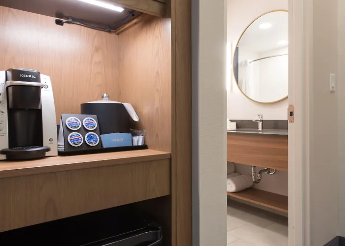 Сity center hotels Fairfield Inn & Suites By Marriott Penticton