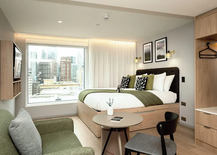 Wilde s London Aldgate Tower Bridge