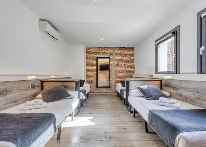  Hostal Bedmates