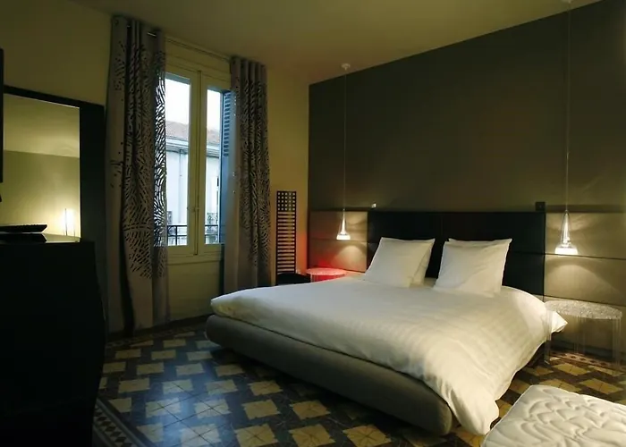 Hotels Close to Airport Les 4 Etoiles
