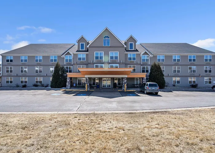 Hotels with pool Sleep Inn & Suites Near Spirit Mountain