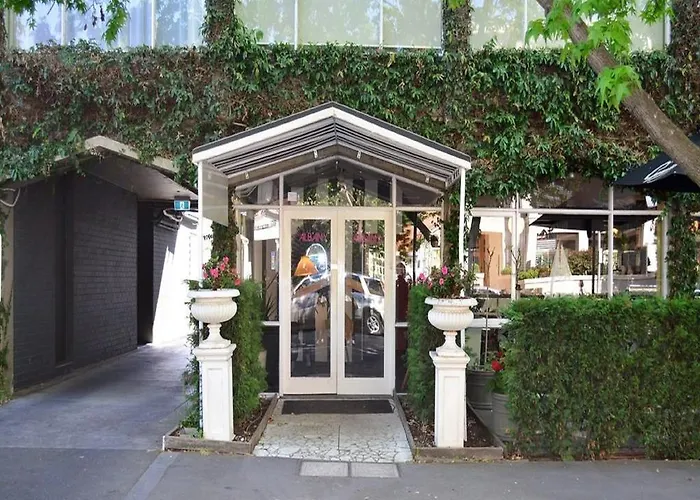 Hotel with Tennis: The Albany