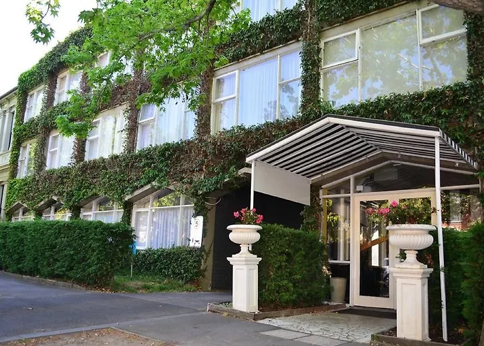 Hotel with Tennis: The Albany