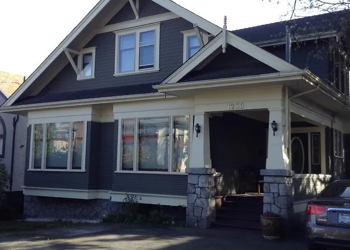 Cheap hotel: Gaslight Inn Victoria