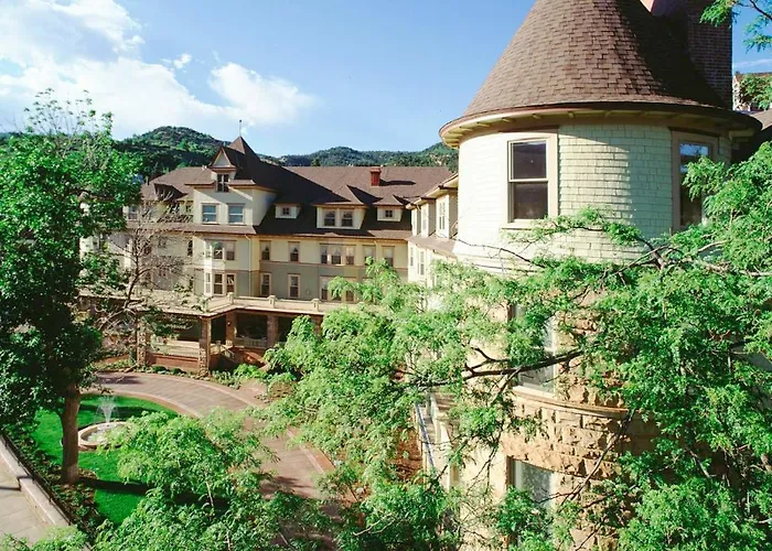 Manitou Springs Hotels for Romantic Getaway with a view