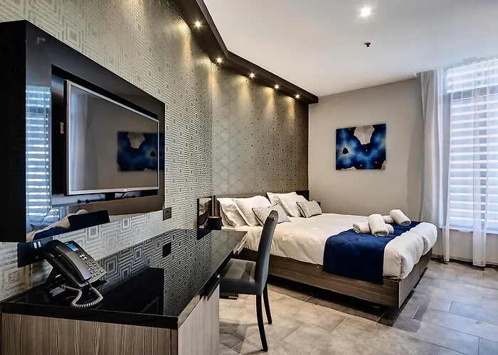 Hotel: The District Hotel