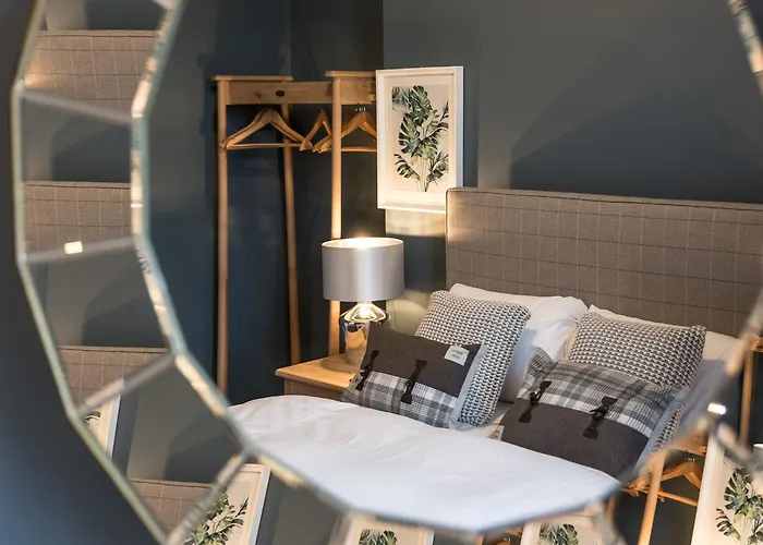 Summerfield Pub & Boutique Rooms