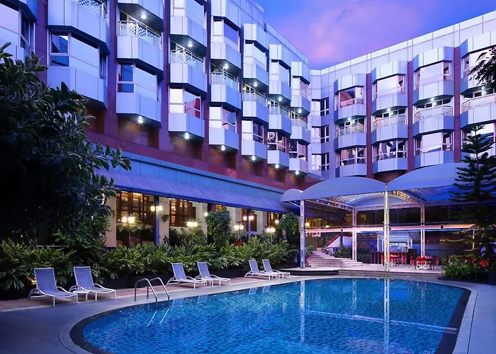 Luxury hotel only: Le Meridien Bangalore
