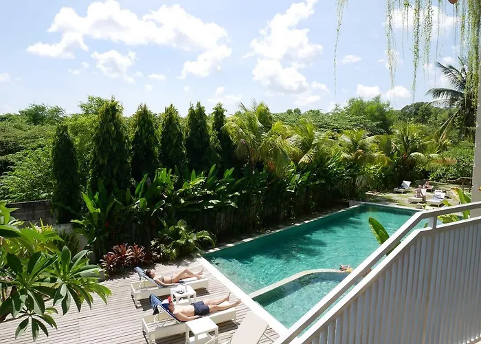  Padang-Padang Inn