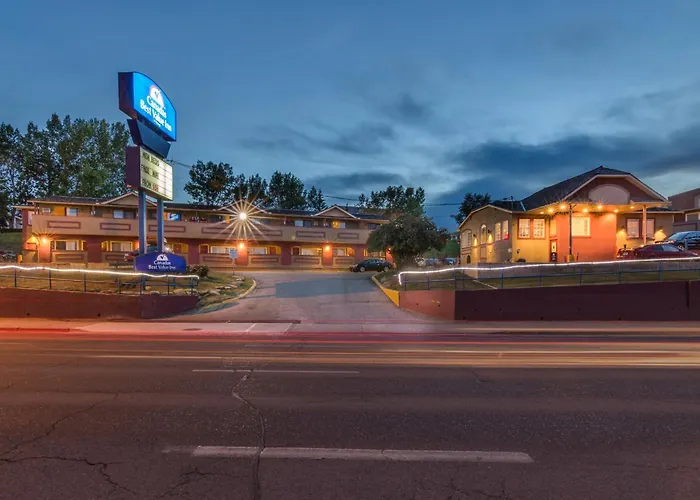 Motel: Canadas Best Value Inn Chinook Station
