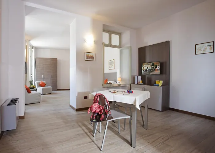 Albergo centrale: Residence Caffé Savona