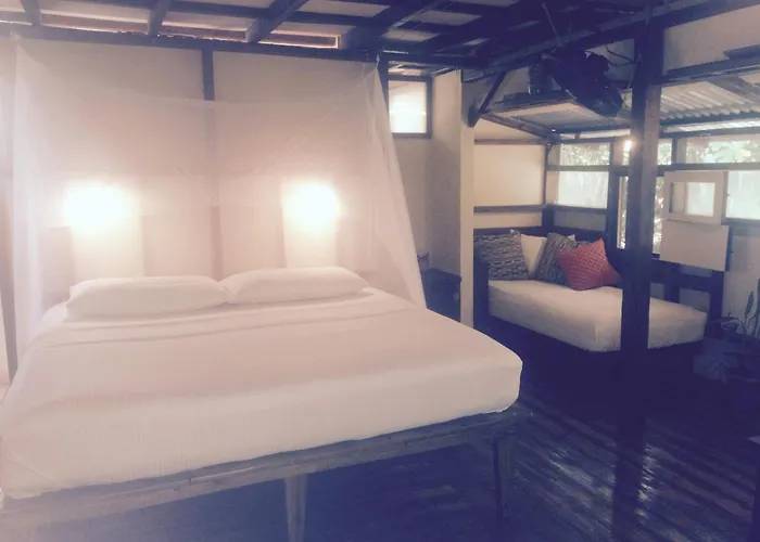 Resorts Guide Little Corn Island Beach And Bungalow