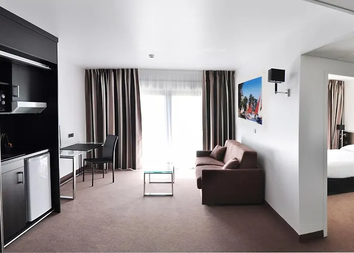 Hôtel Jacuzzi: Golden Tulip Pornic Suites- Appart Hotel