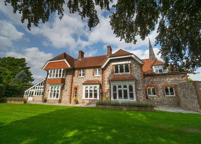 Central hotel: 4 Canon Lane