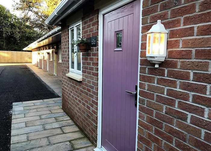 De Courceys Manor Suites & Cottages