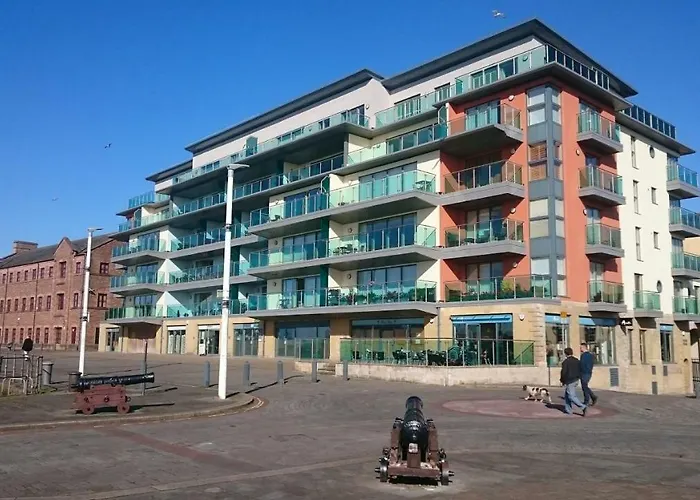 Hotel near College: Harbourside Apartment