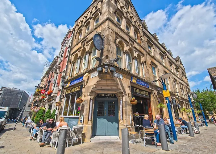 Cheap hotel: Mitre Hotel Manchester City Centre