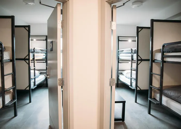 Hotel near College: Hi Jasper - Hostel