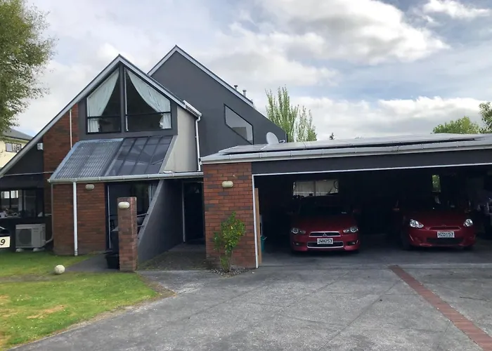 B&B only: Warm On Waterloo